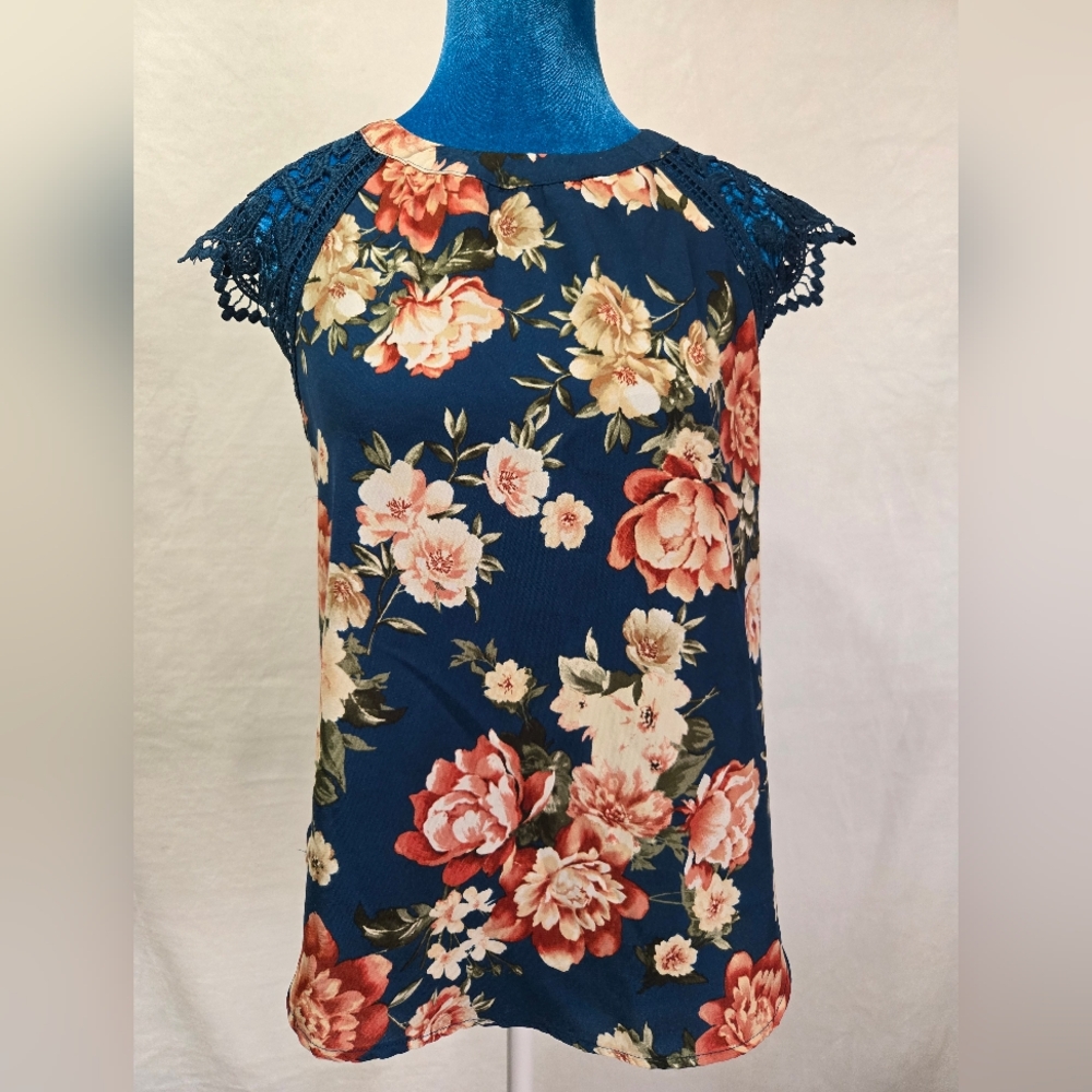 Sweet Wanderer Blue Floral Blouse Sz M